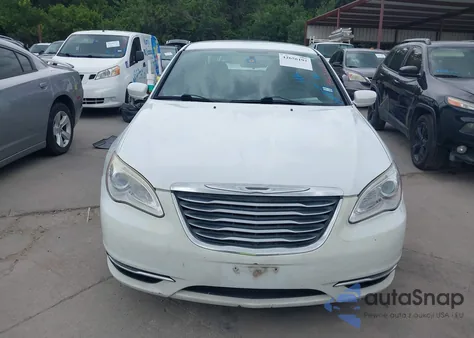2013 Chrysler 200 Lx z USA, uszkodzony, nr VIN 1C3CCBAB9DN568681